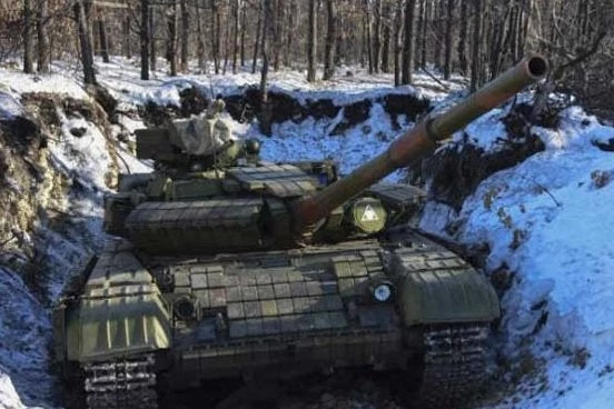 Η μάχη για το αεροδρόμιο του Ντονετσκ: Ουκρανικά άρματα γίνονται στάχτη το ένα μετά το άλλο (βίντεο)